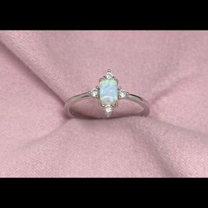 Stunning sterling silver shining crown opal ring sizes 7&8 available